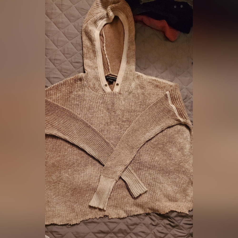 Distressed AE crop hooded sweater XS